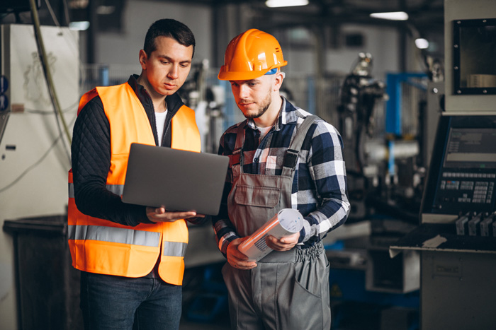 intérimaire et employé dans une usine